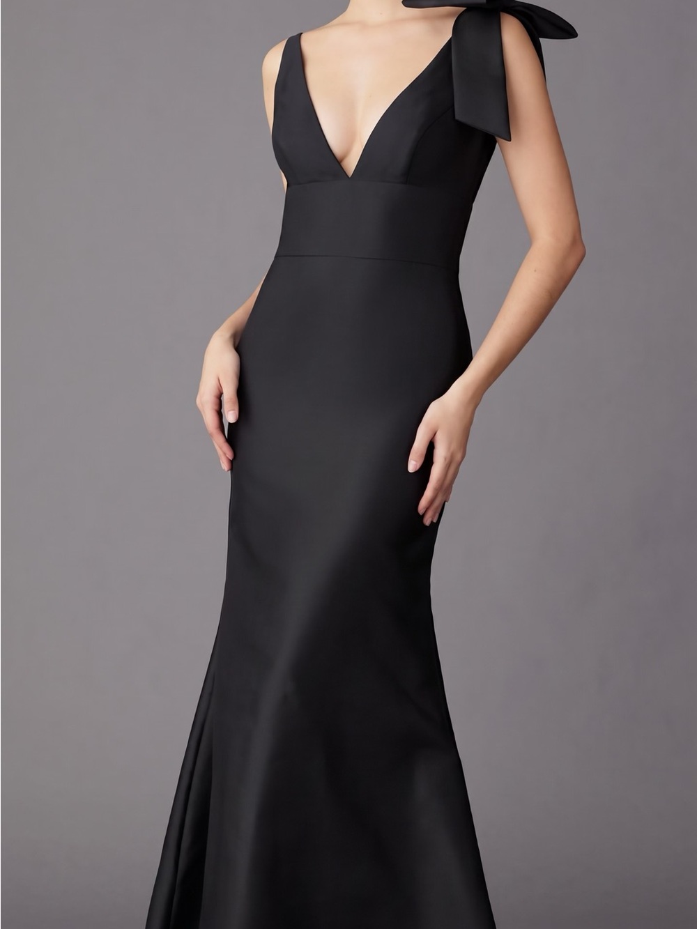 Elegant Black V-Neck Bow-Shoulder Evening Gown